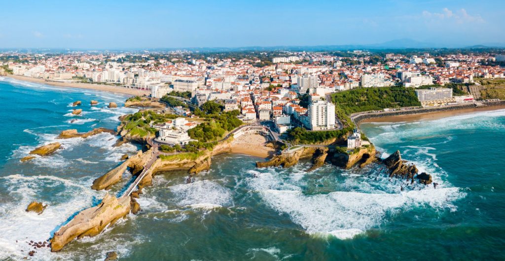adobestock-saiko3p-vue-aerienne-biarritz